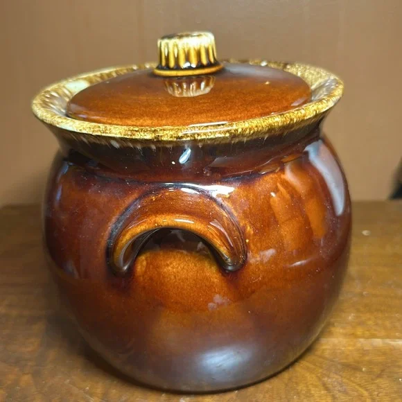 Vintage Hull Pottery Bean Pot USA - Picture 2 of 7